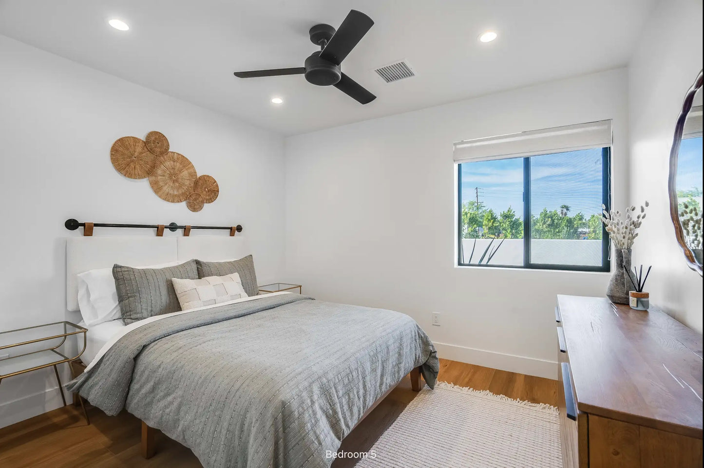 QUEEN BEDROOM